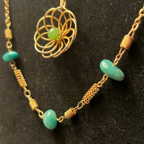 Vintage Gold Tone & Green Stones Necklaces And Enamel Earrings Set - Picture 4 of 10